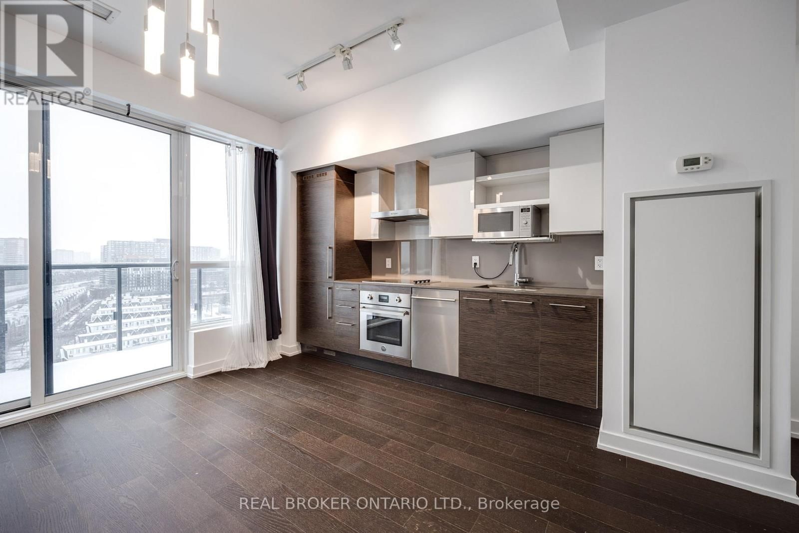 Ph 25 - 1030 KING STREET WEST Image 1