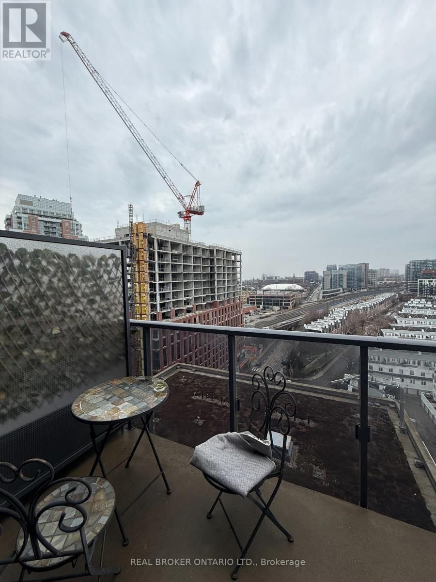 Ph 25 - 1030 KING STREET WEST Image 17