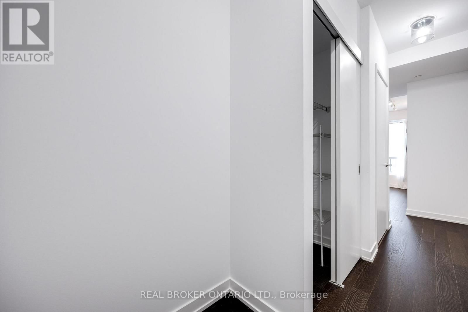 Ph 25 - 1030 KING STREET WEST Image 2