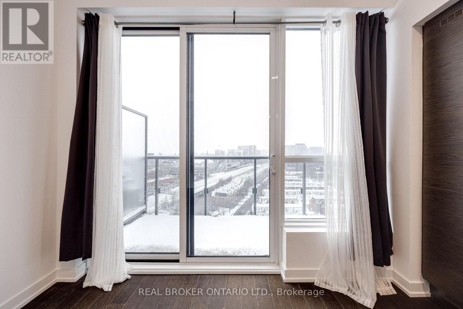 Ph 25 - 1030 KING STREET WEST Image 9