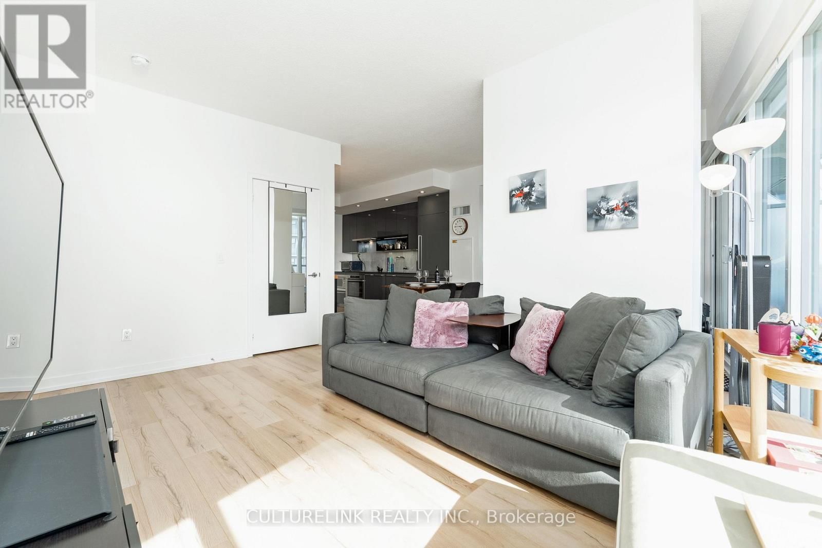 2008 - 117 MCMAHON DRIVE Image 11