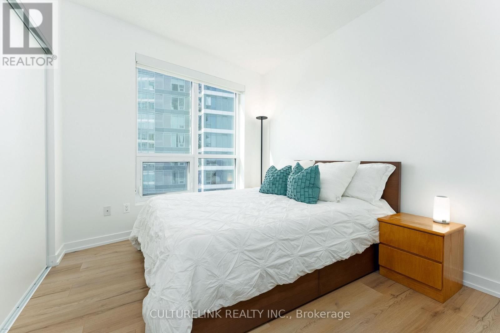 2008 - 117 MCMAHON DRIVE Image 12