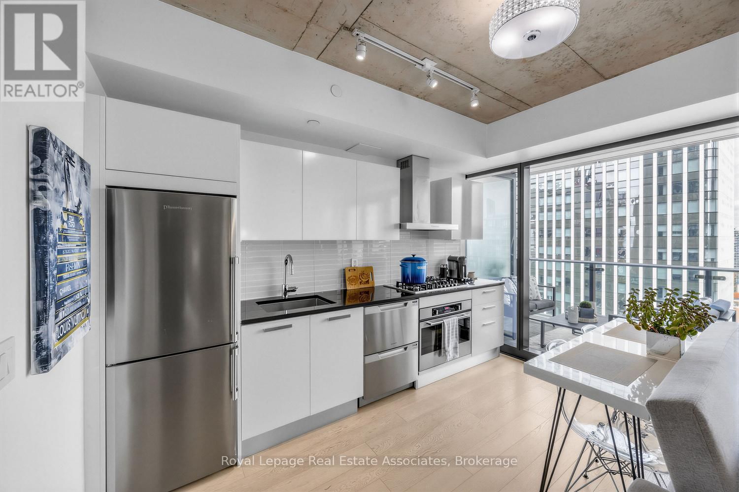 3102 - 224 KING STREET WEST Image 3