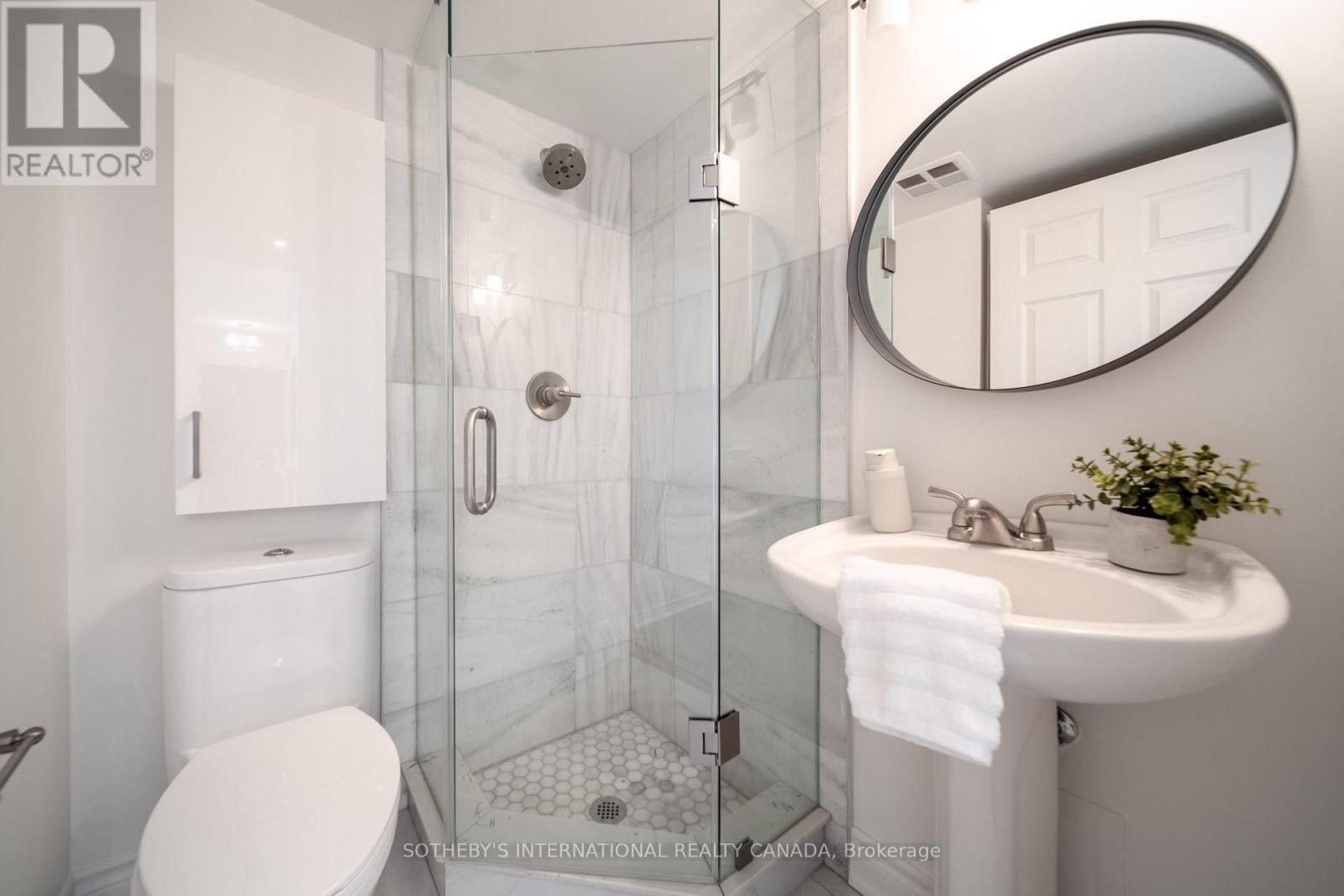 1105 - 230 KING STREET EAST Image 12