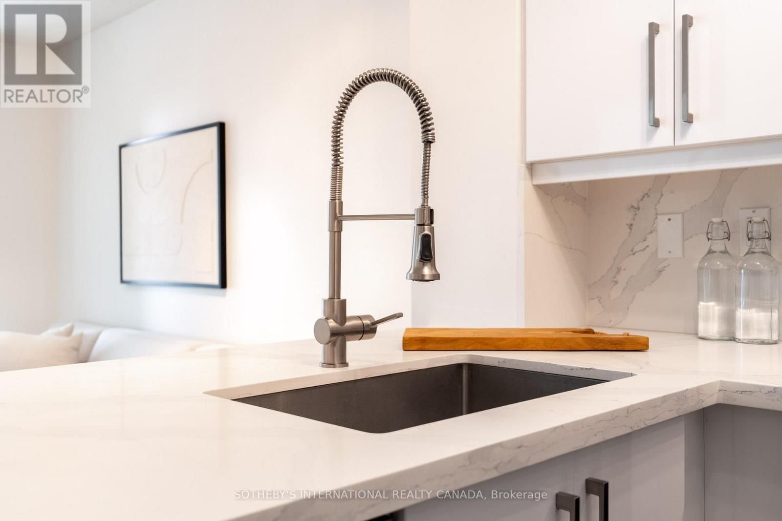 1105 - 230 KING STREET EAST Image 15