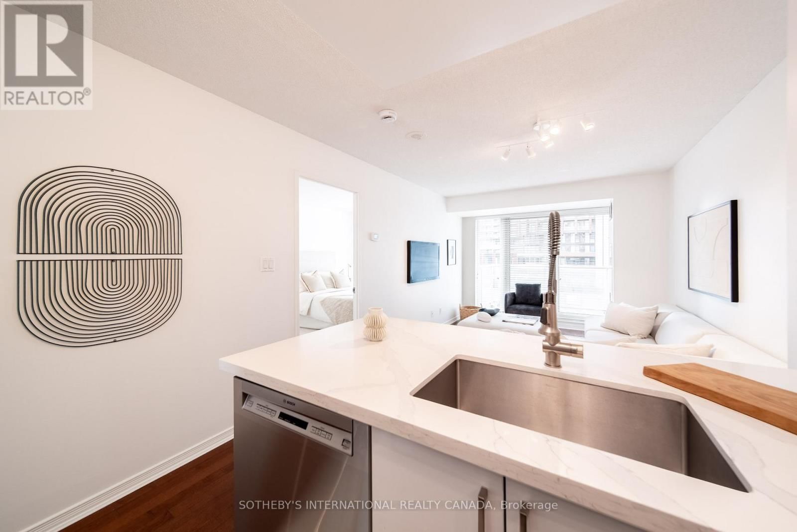 1105 - 230 KING STREET EAST Image 17