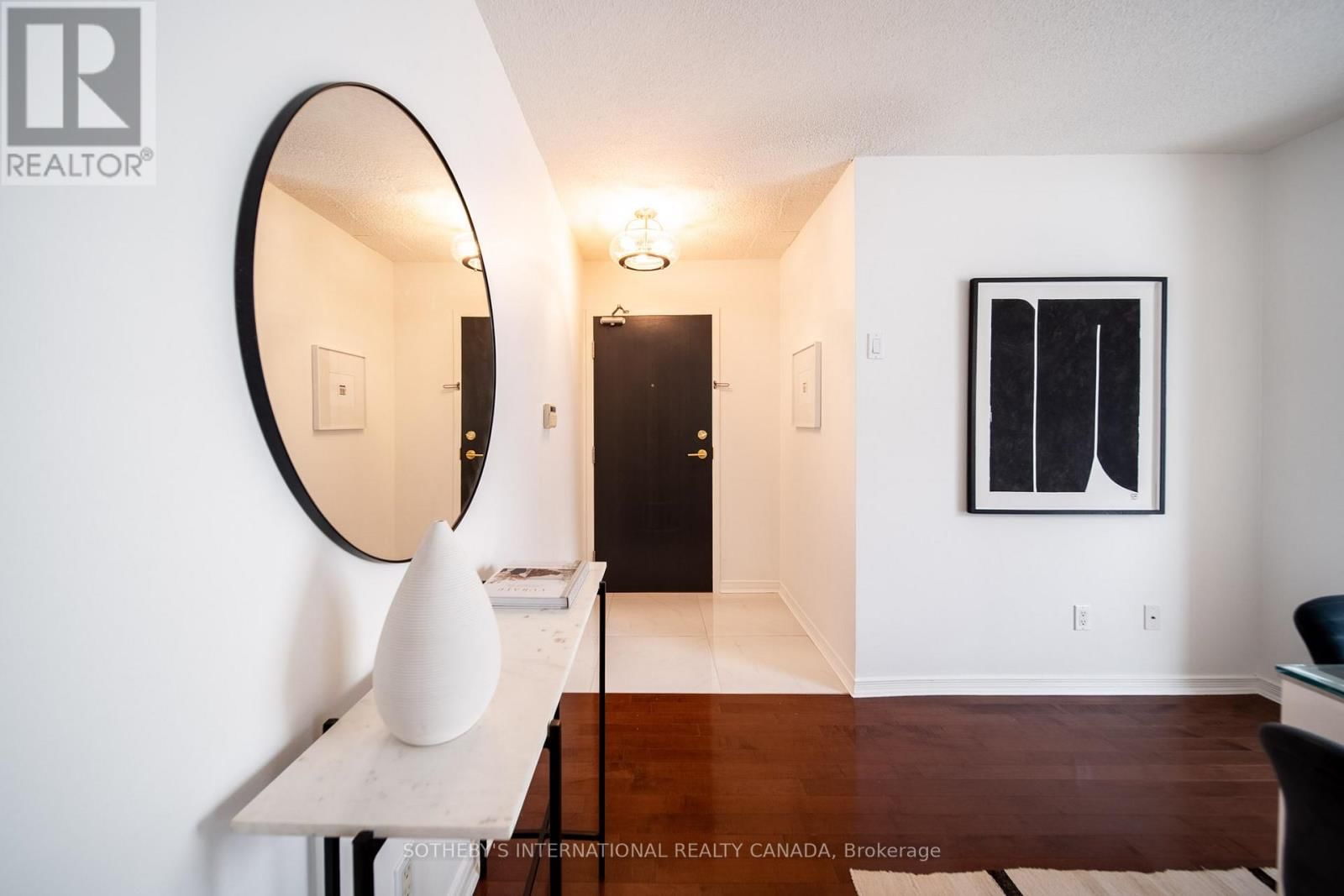 1105 - 230 KING STREET EAST Image 3