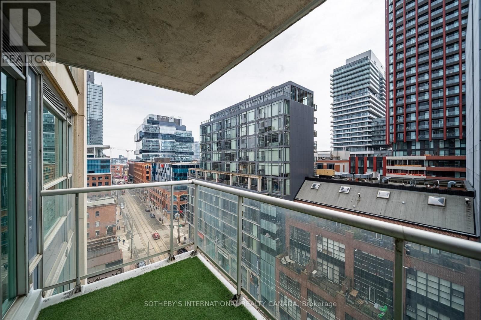 1105 - 230 KING STREET EAST Image 32