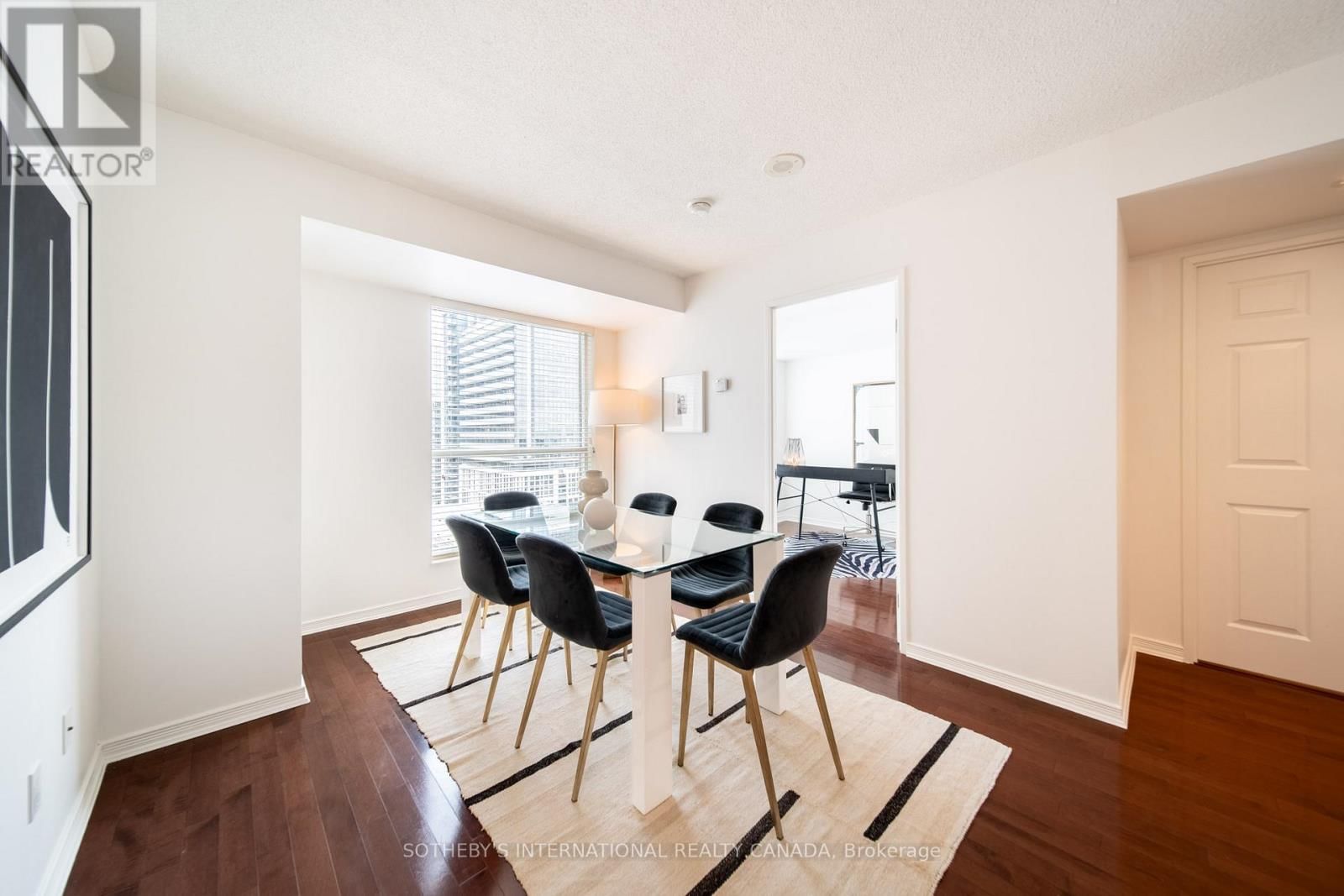 1105 - 230 KING STREET EAST Image 4