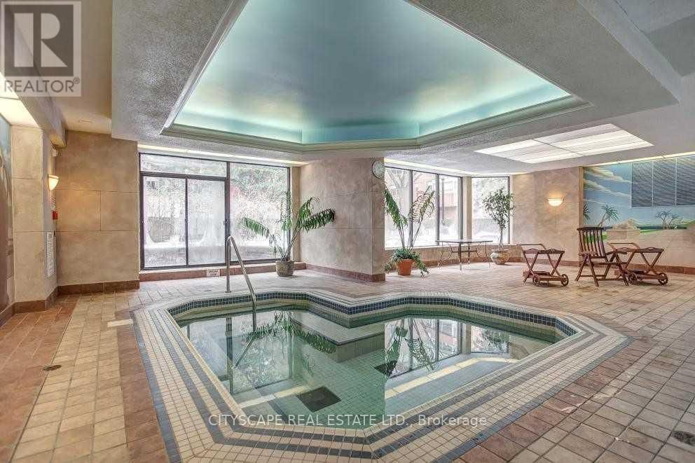 1815 - 633 BAY STREET Image 20