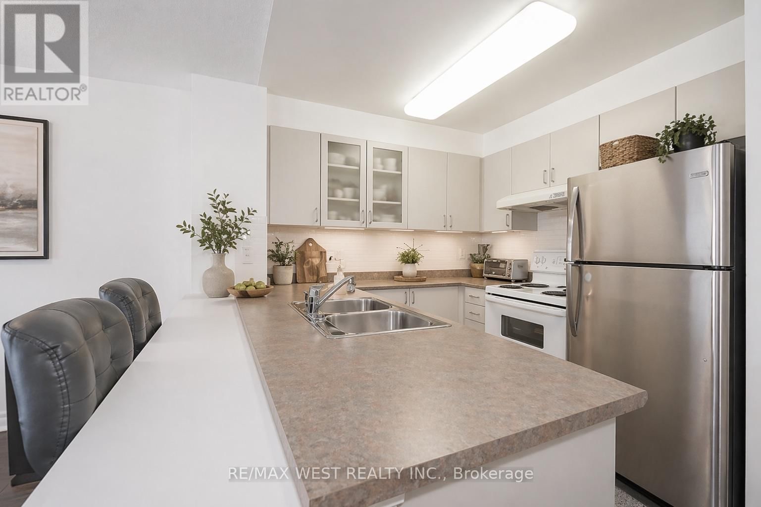 1717 - 188 DORIS AVENUE Image 5