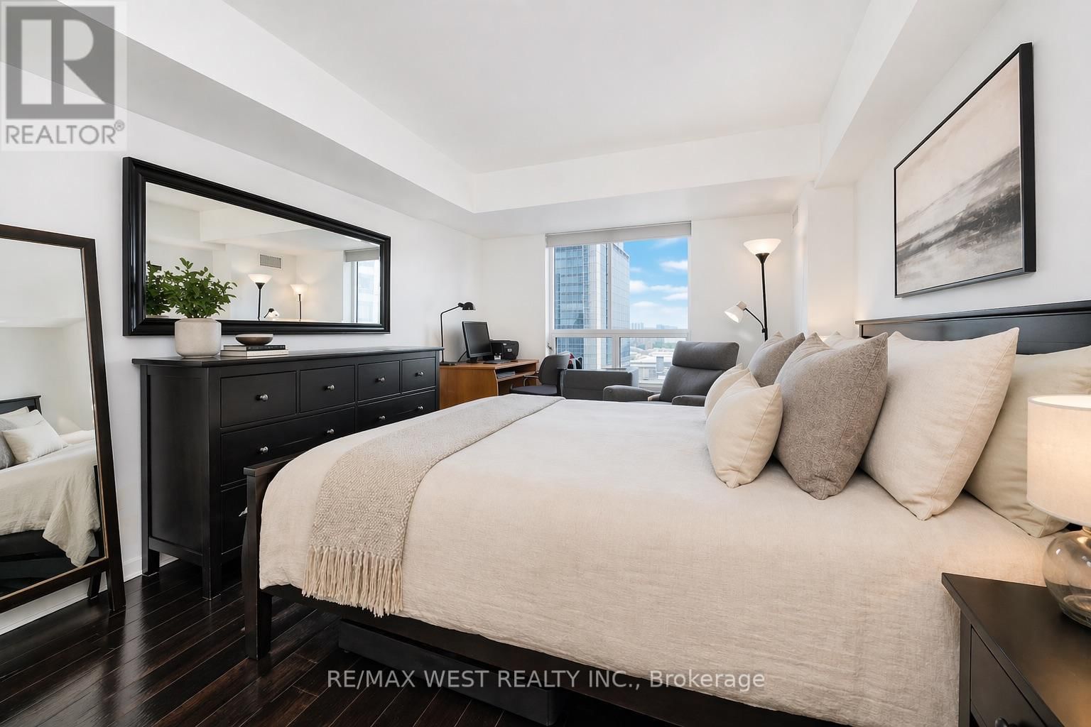 1717 - 188 DORIS AVENUE Image 9