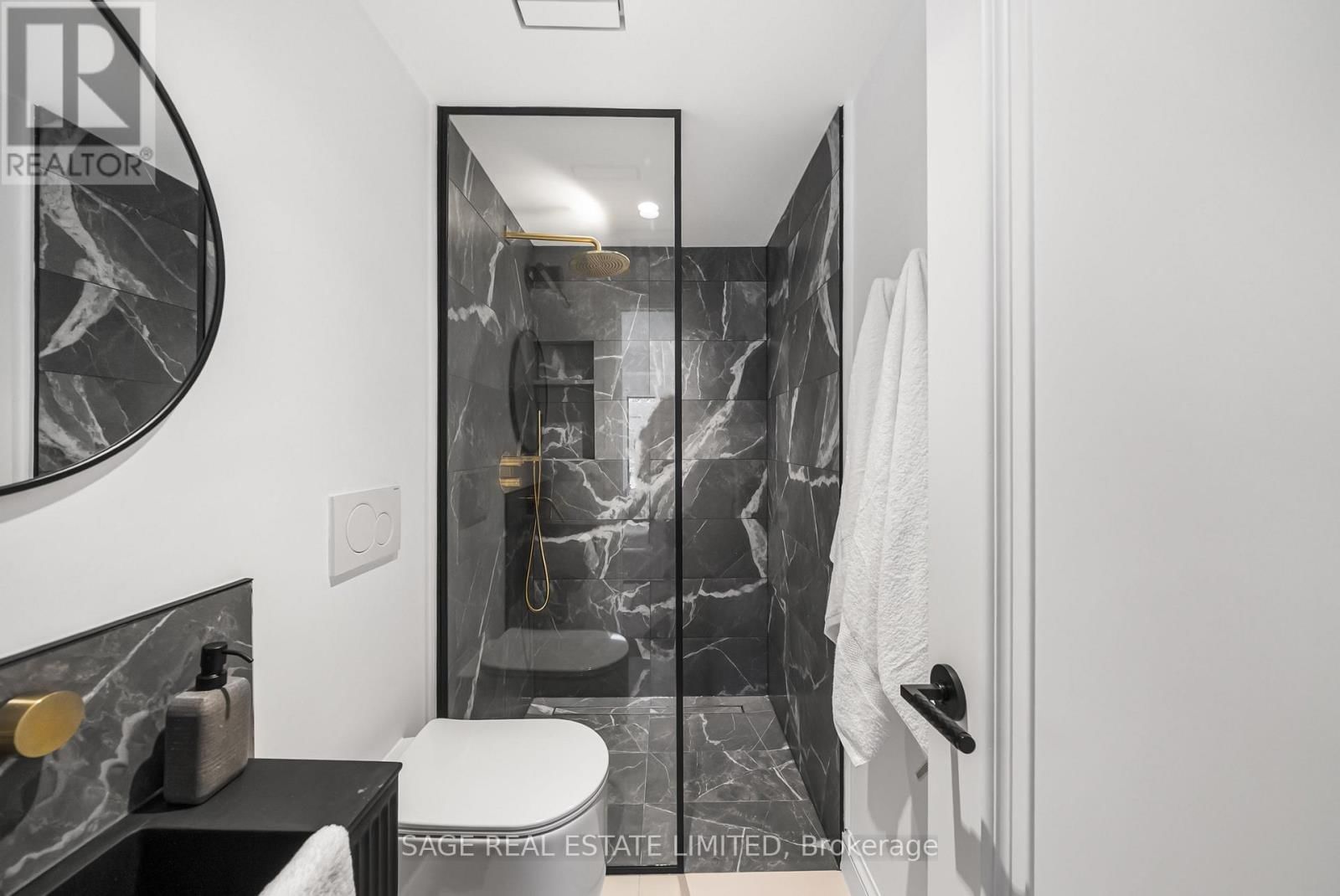 72 MONTROSE AVENUE Image 17