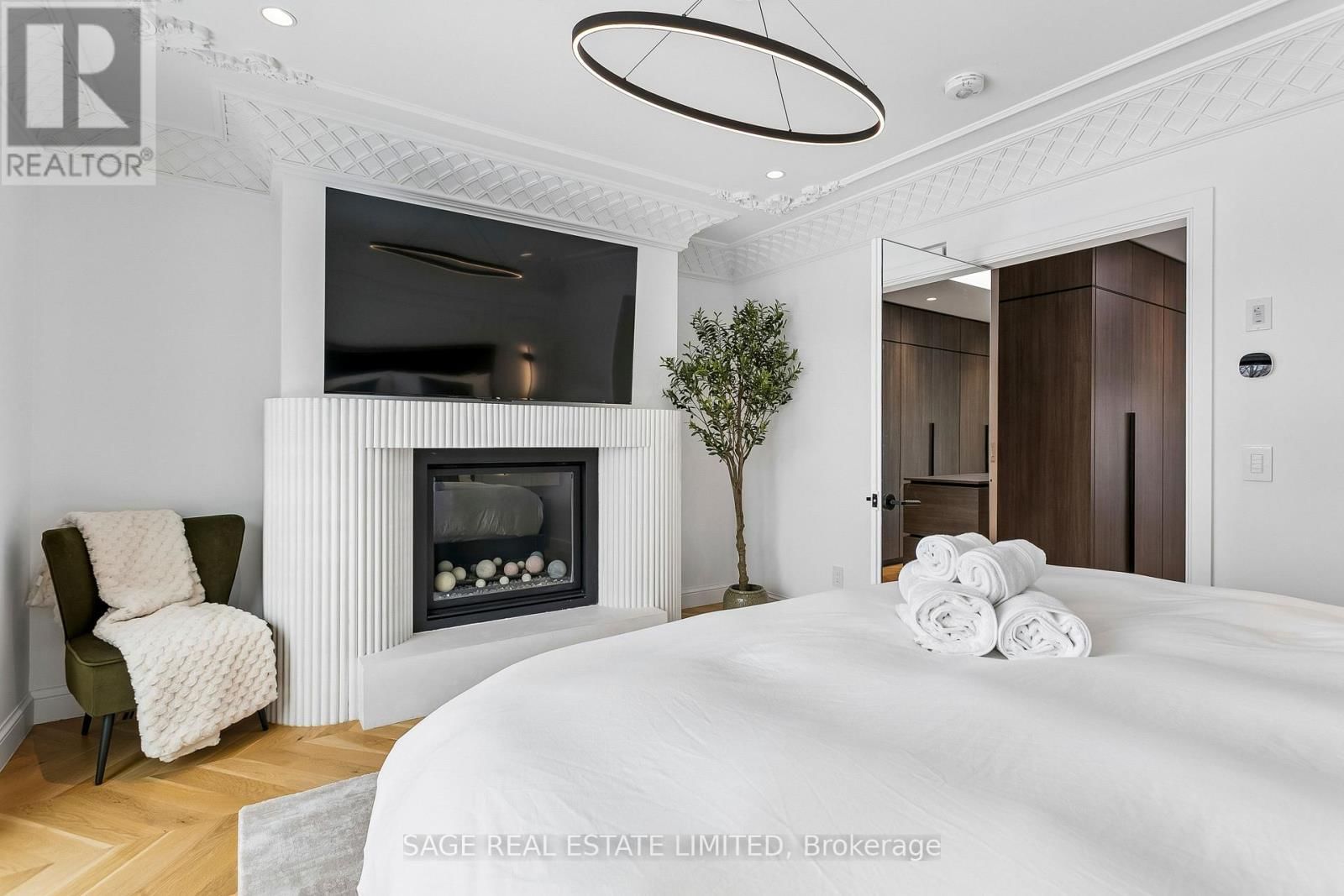 72 MONTROSE AVENUE Image 23