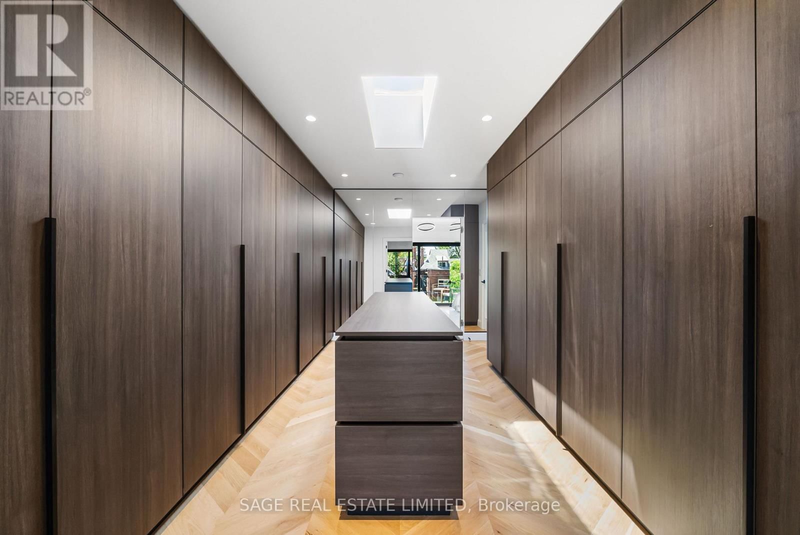 72 MONTROSE AVENUE Image 31