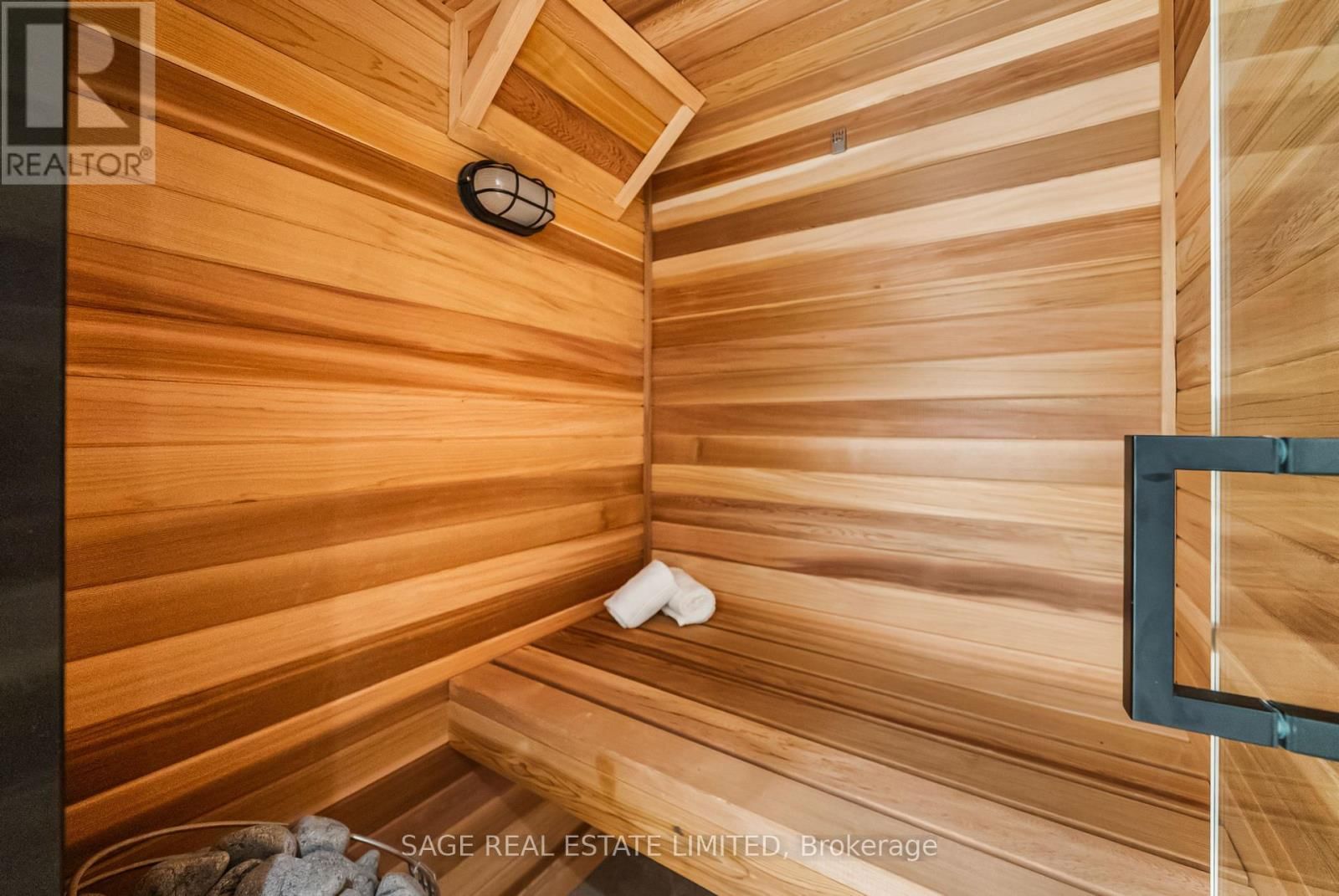 72 MONTROSE AVENUE Image 37