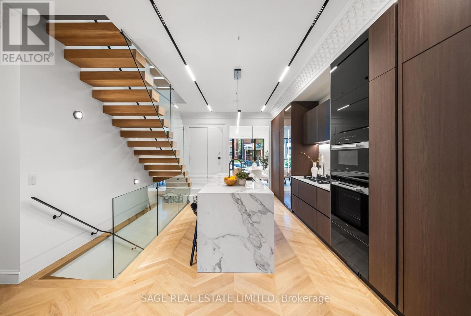 72 MONTROSE AVENUE Image 8