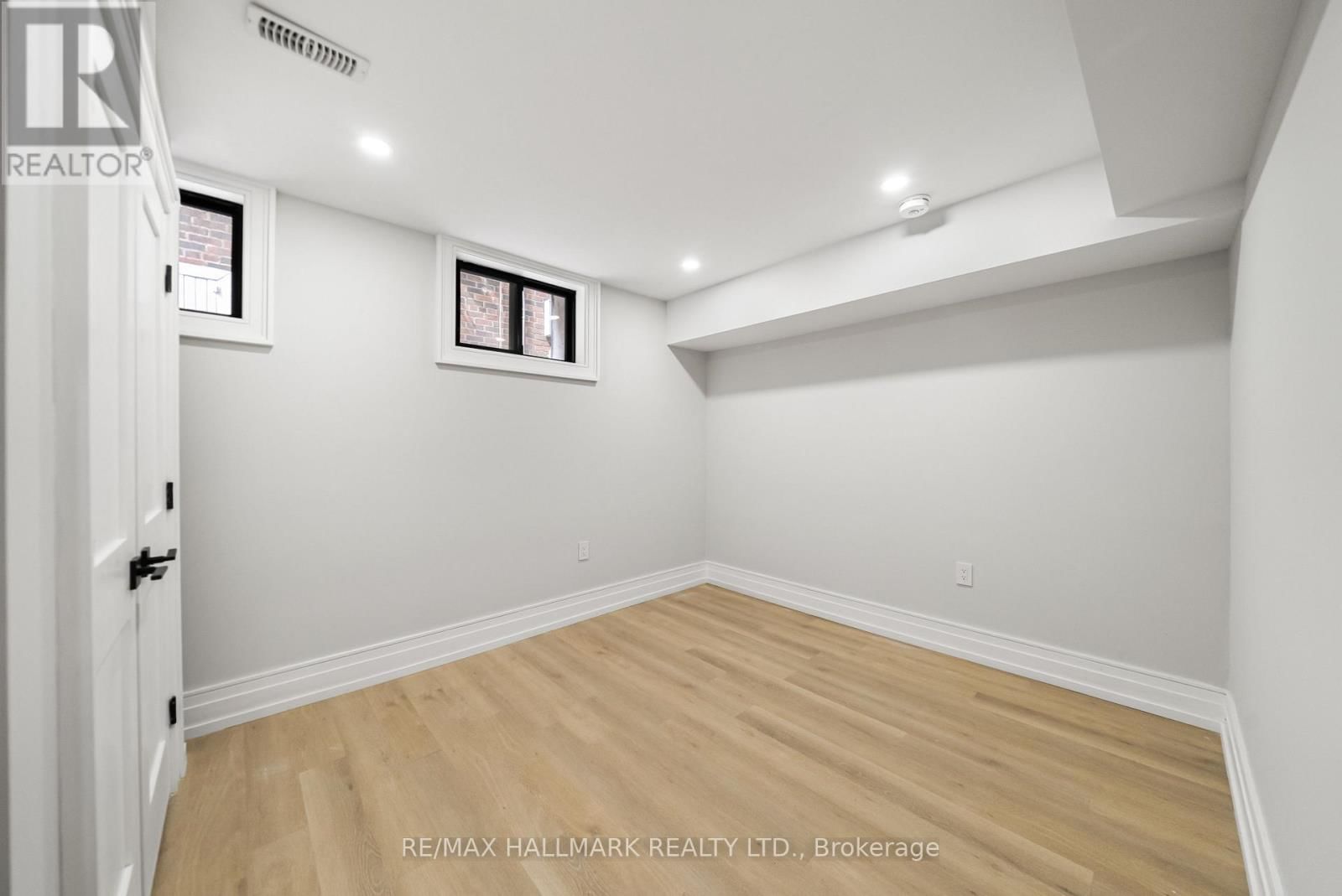 26 CAREY ROAD Image 38