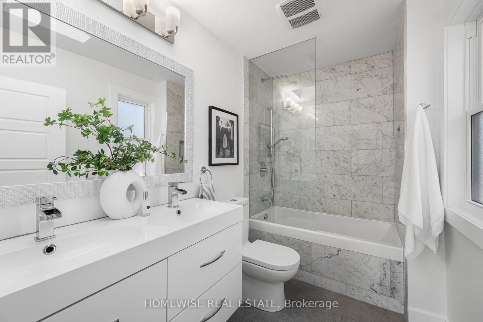 220 ROBINA AVENUE Image 16