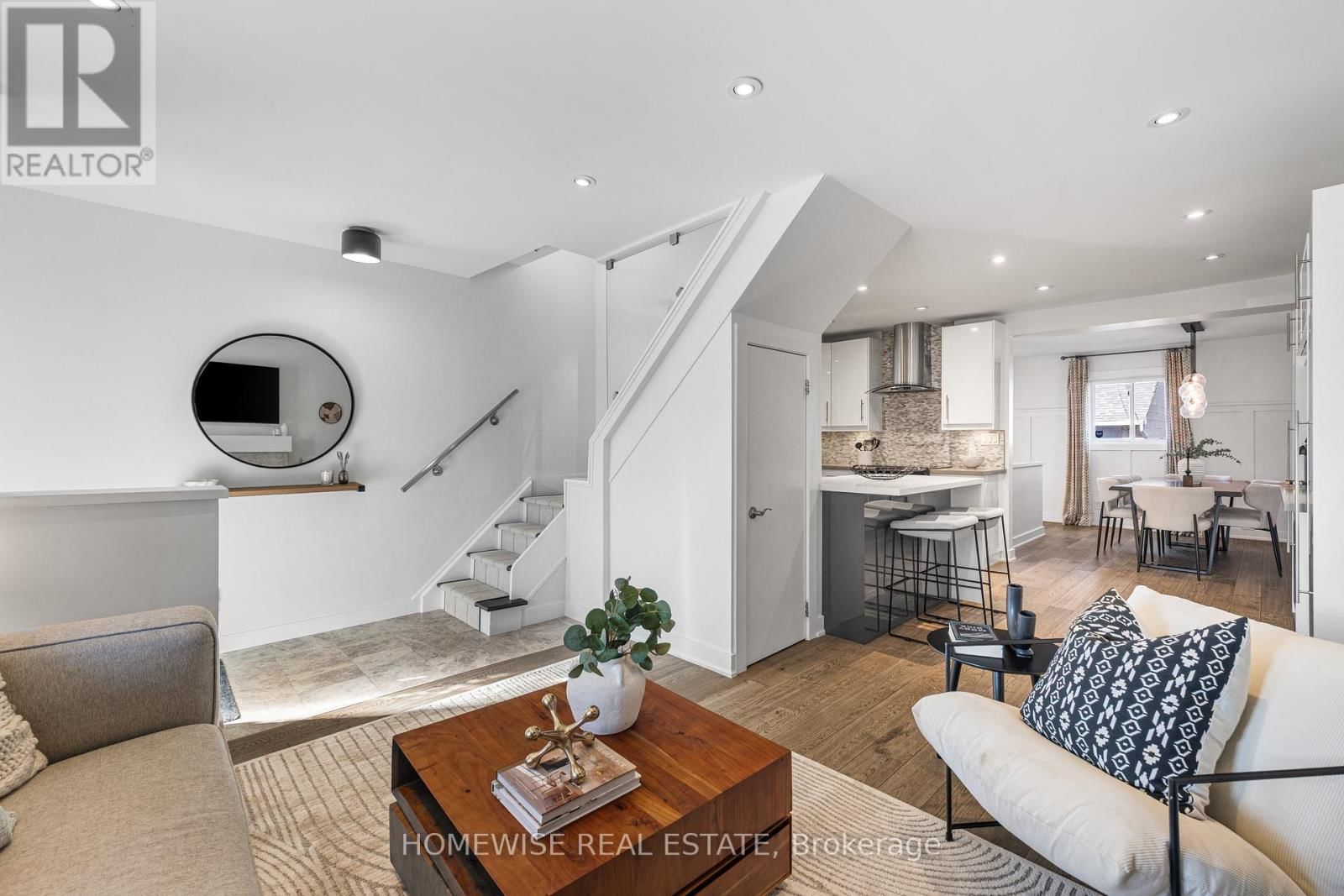 220 ROBINA AVENUE Image 4