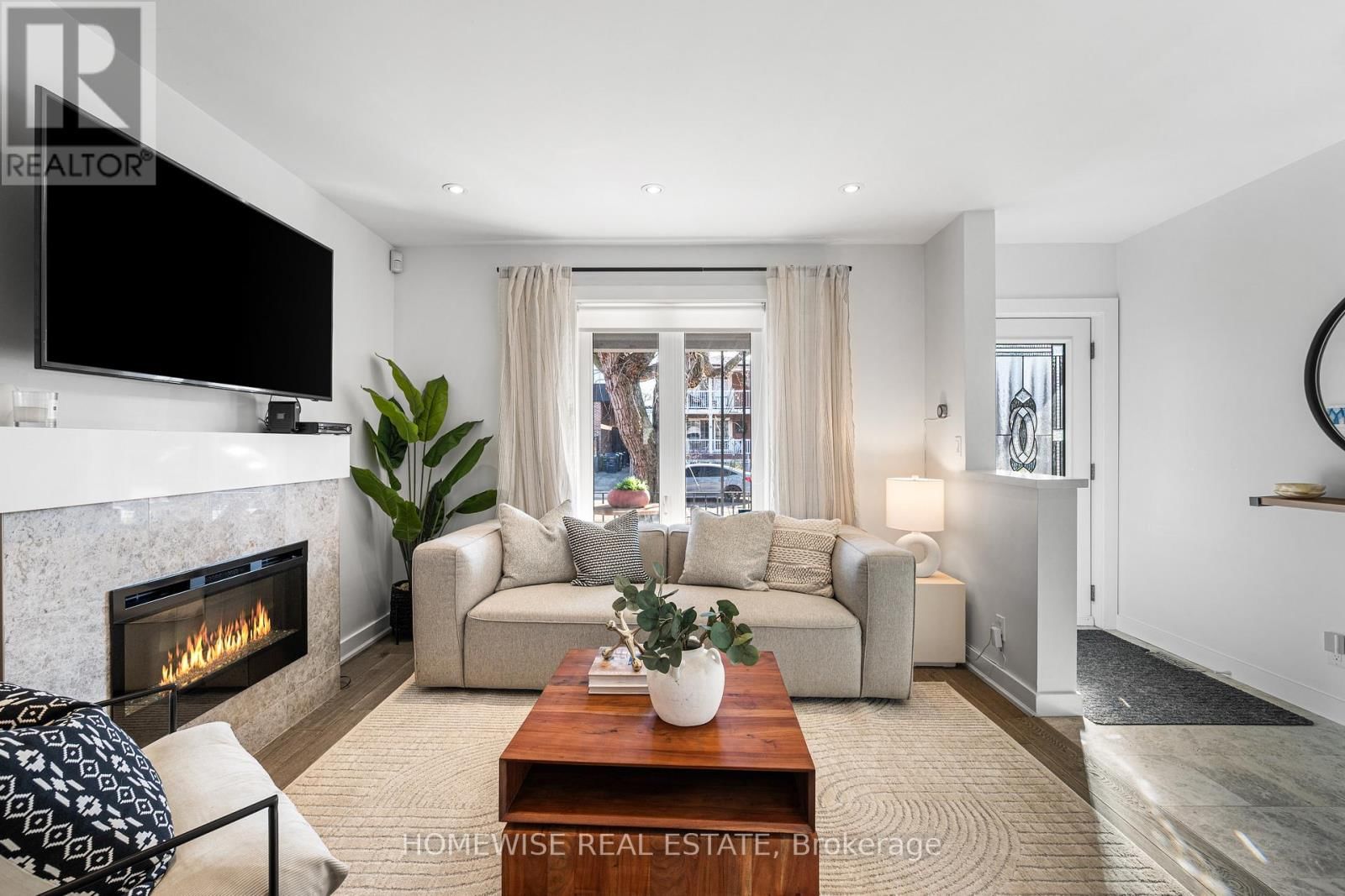 220 ROBINA AVENUE Image 5