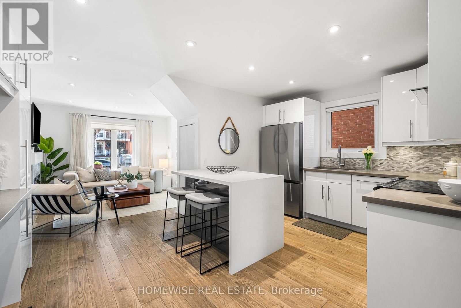 220 ROBINA AVENUE Image 7