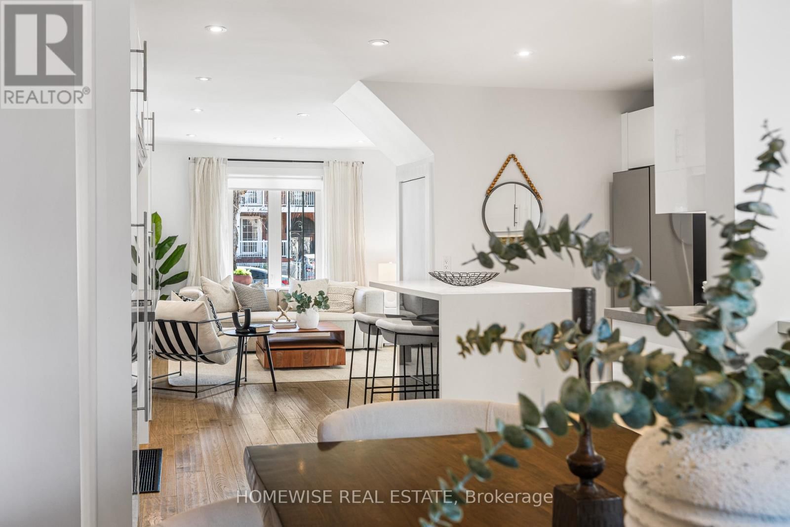 220 ROBINA AVENUE Image 8