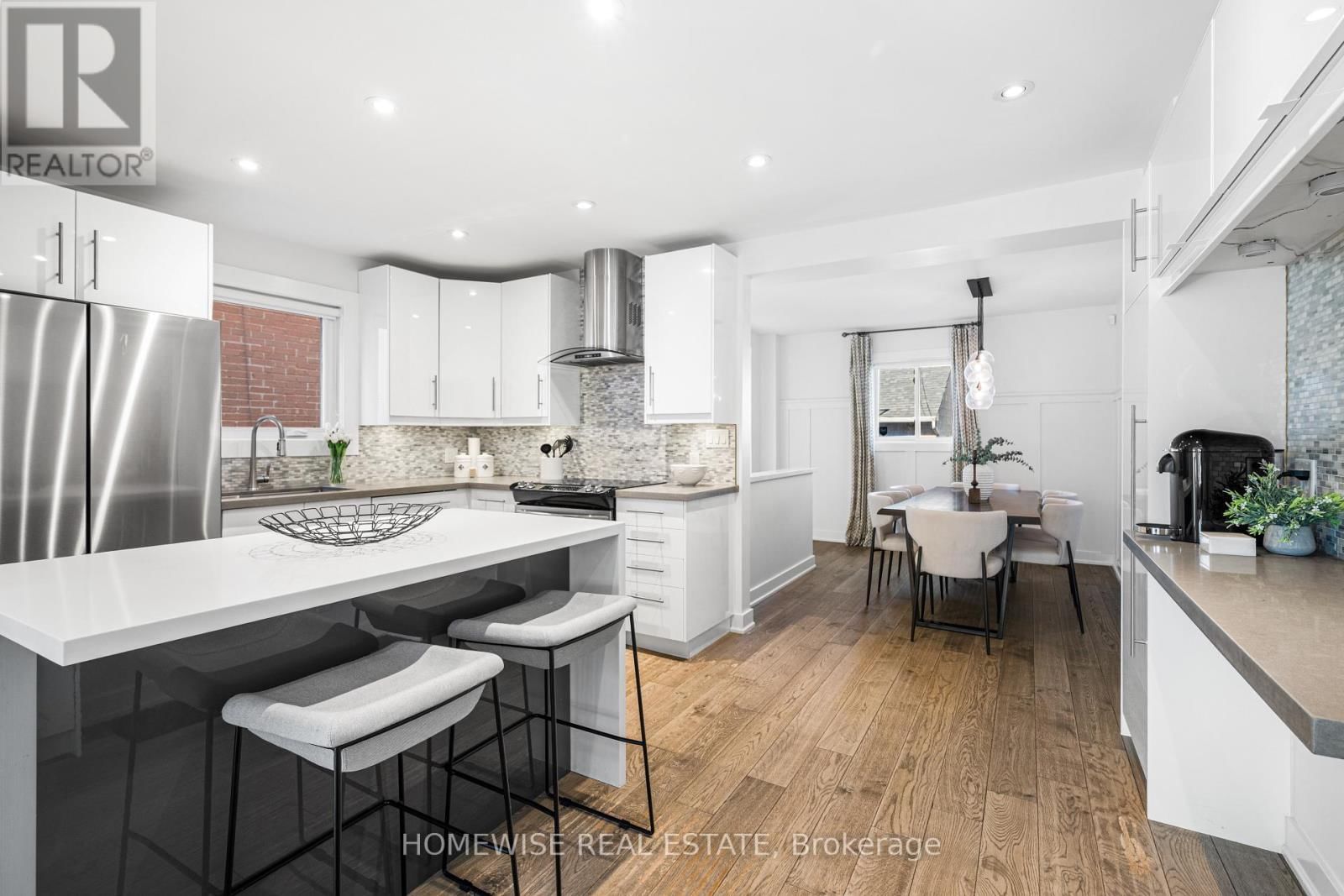 220 ROBINA AVENUE Image 9