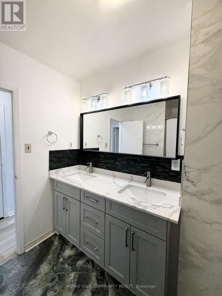 Upper - 17 REGATTA CRESCENT Image 16