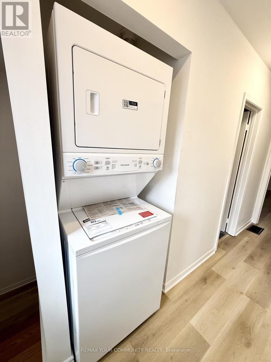 Upper - 17 REGATTA CRESCENT Image 21