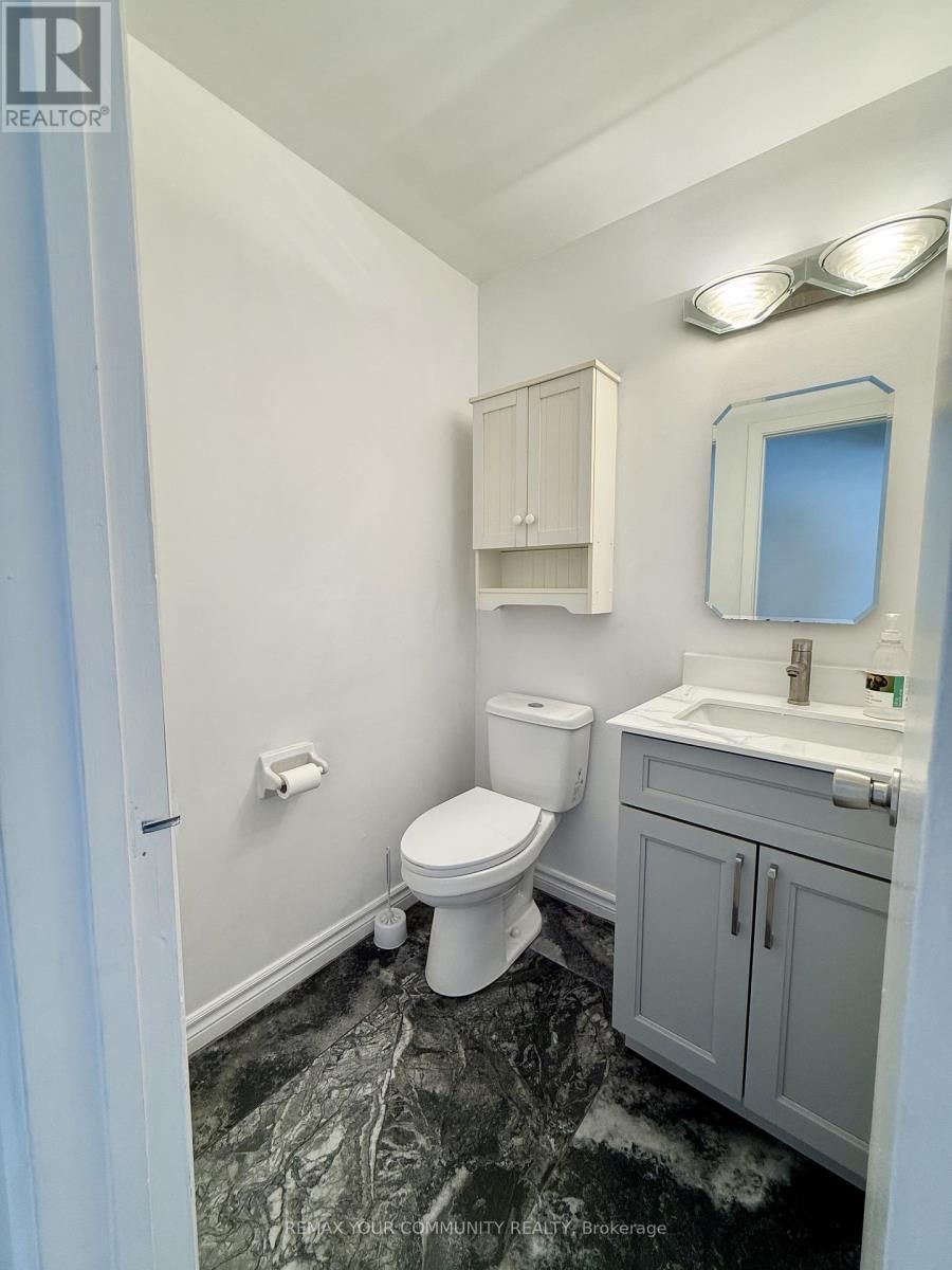 Upper - 17 REGATTA CRESCENT Image 7