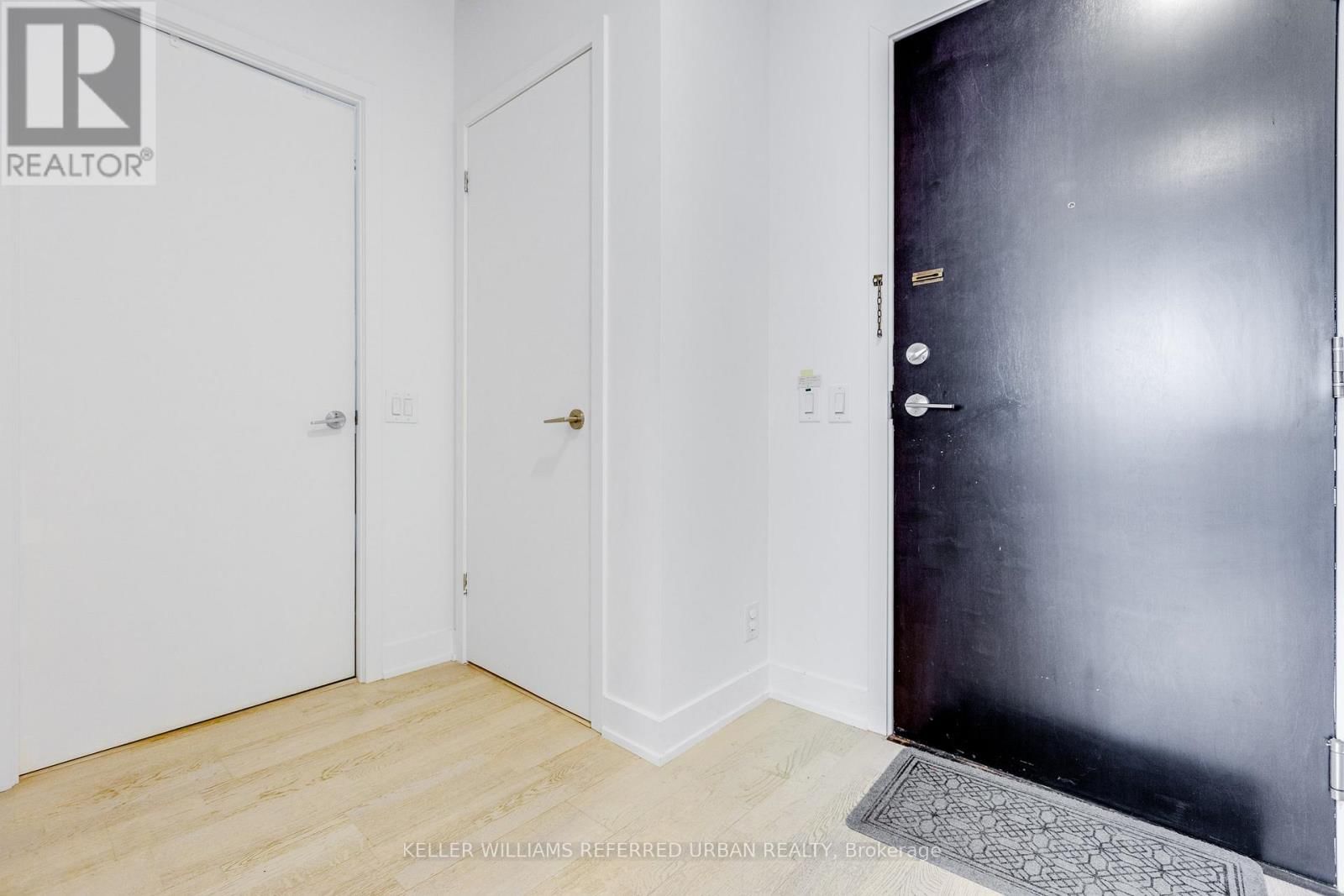 208 - 2 GLADSTONE AVENUE Image 6