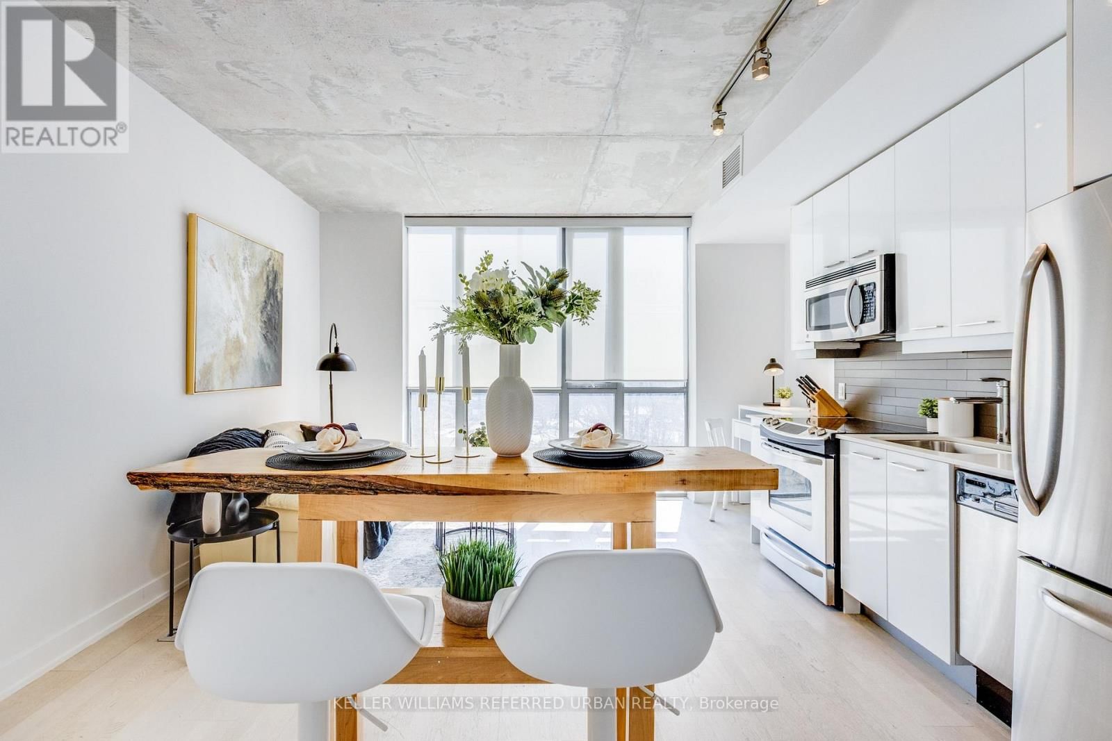 208 - 2 GLADSTONE AVENUE Image 9