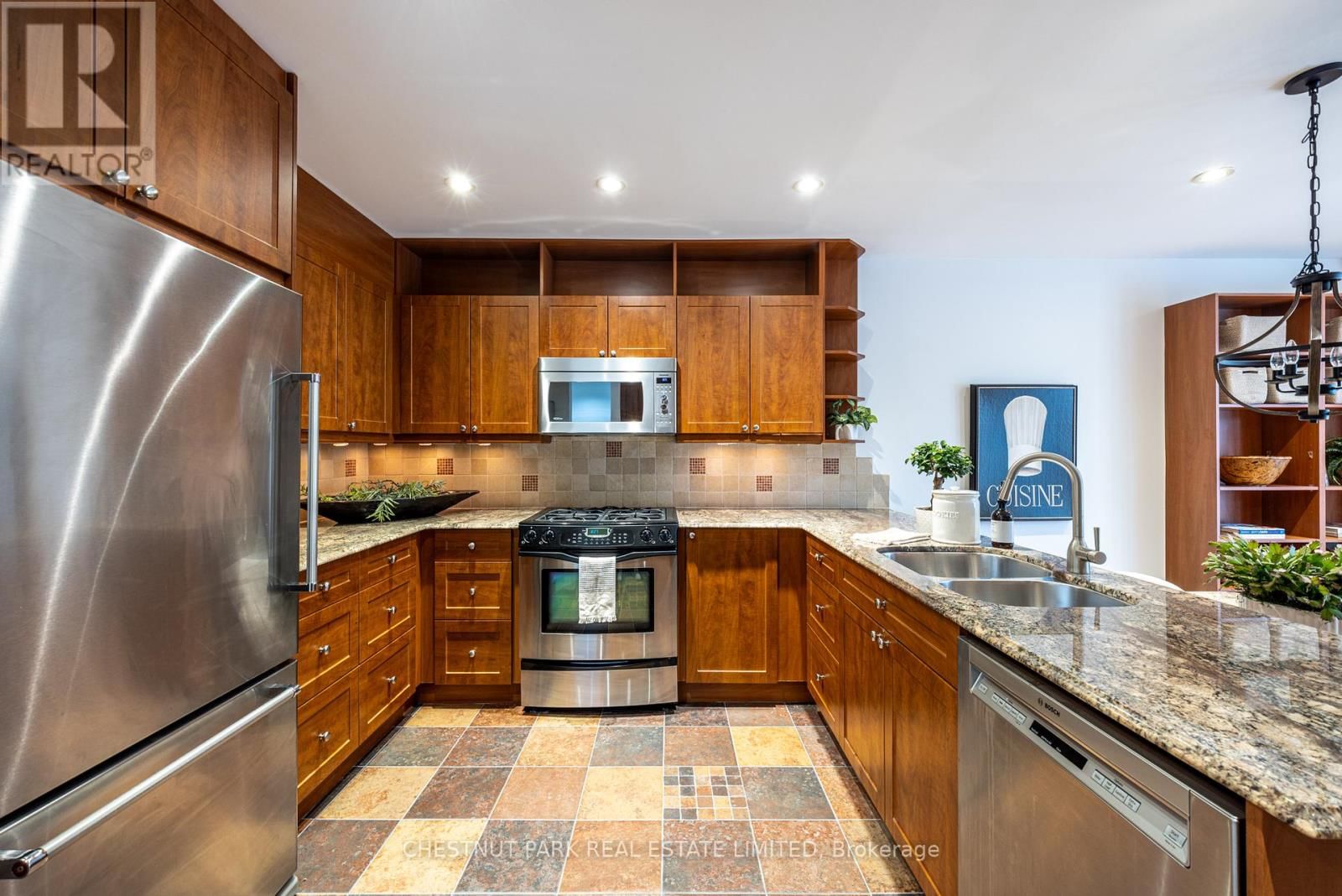 263 ERSKINE AVENUE Image 11