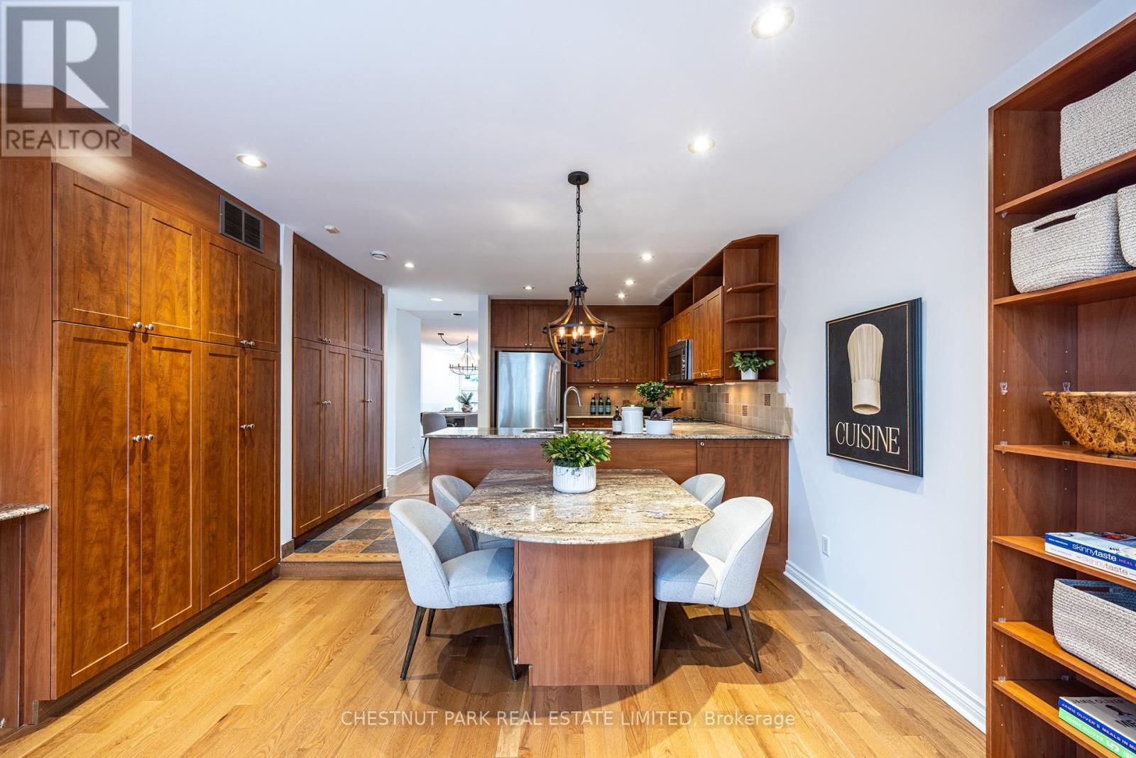 263 ERSKINE AVENUE Image 12