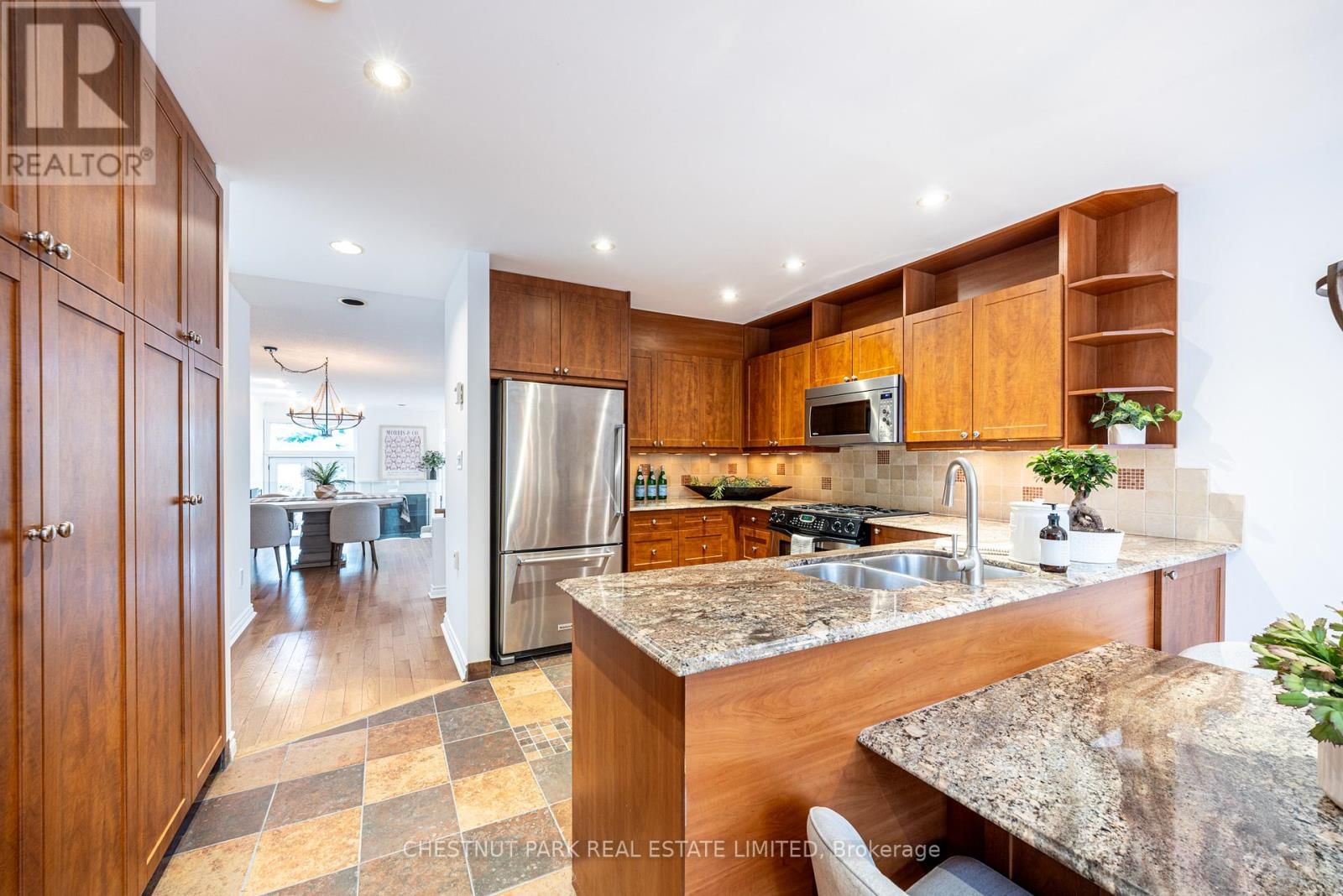 263 ERSKINE AVENUE Image 15