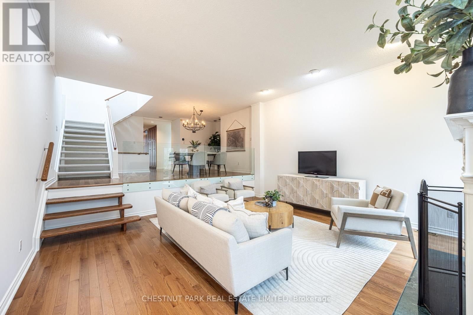 263 ERSKINE AVENUE Image 18