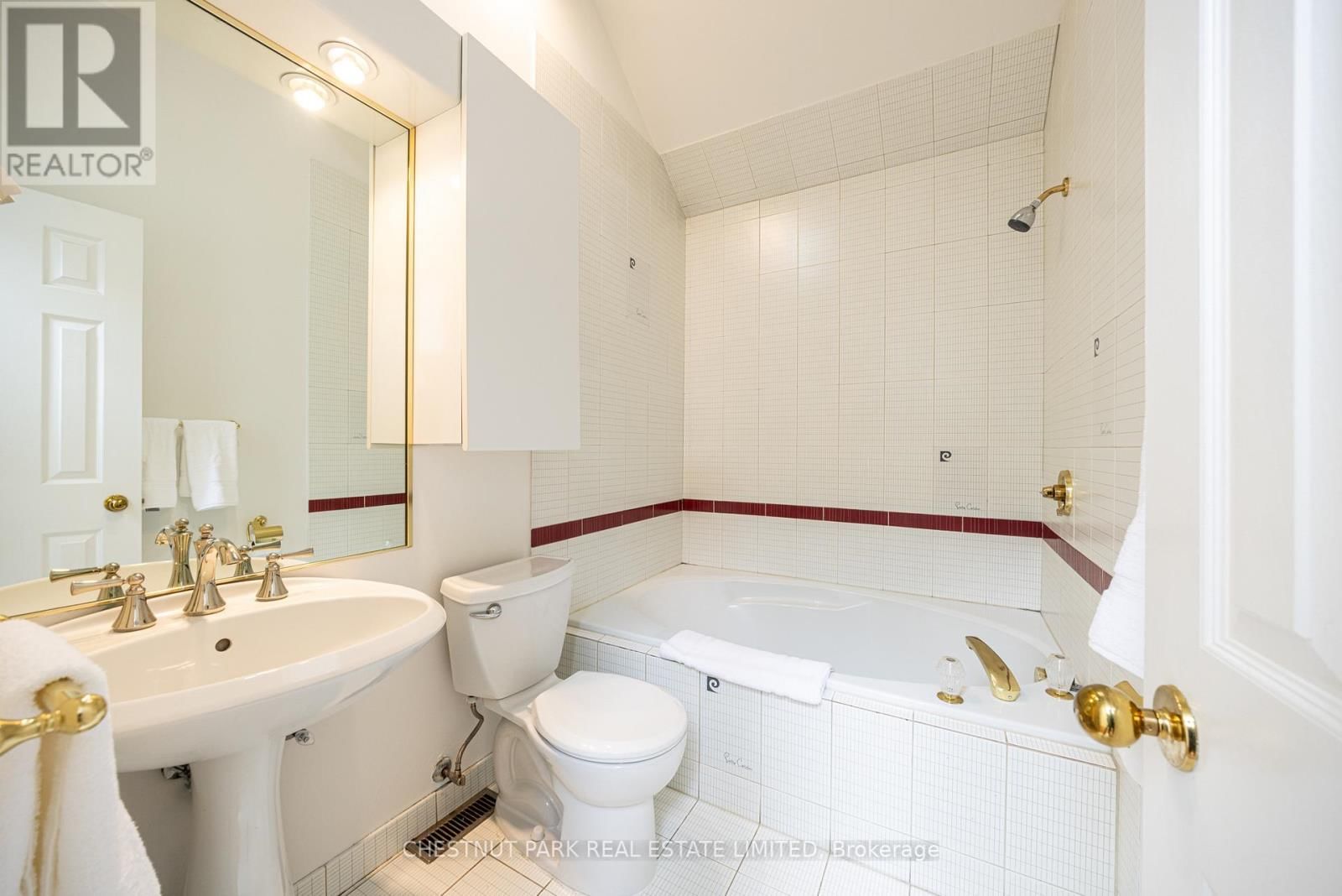 263 ERSKINE AVENUE Image 32