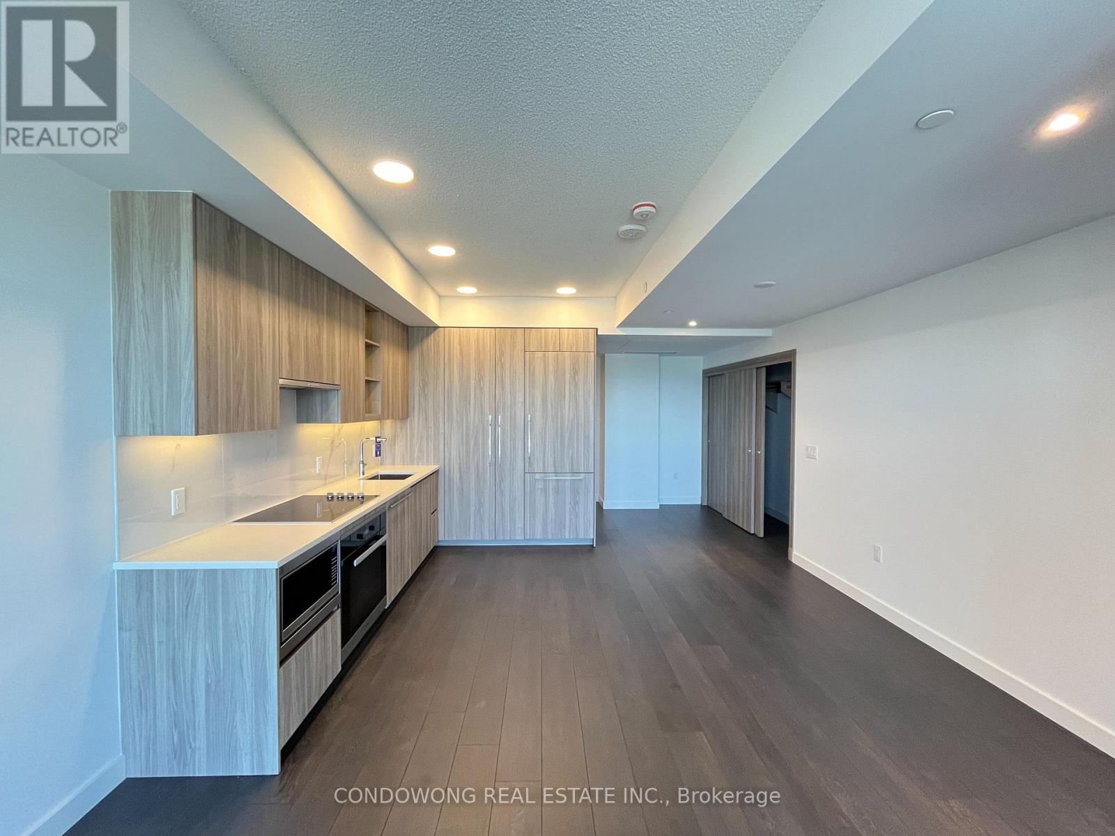 1807 - 25 MCMAHON DRIVE Image 4