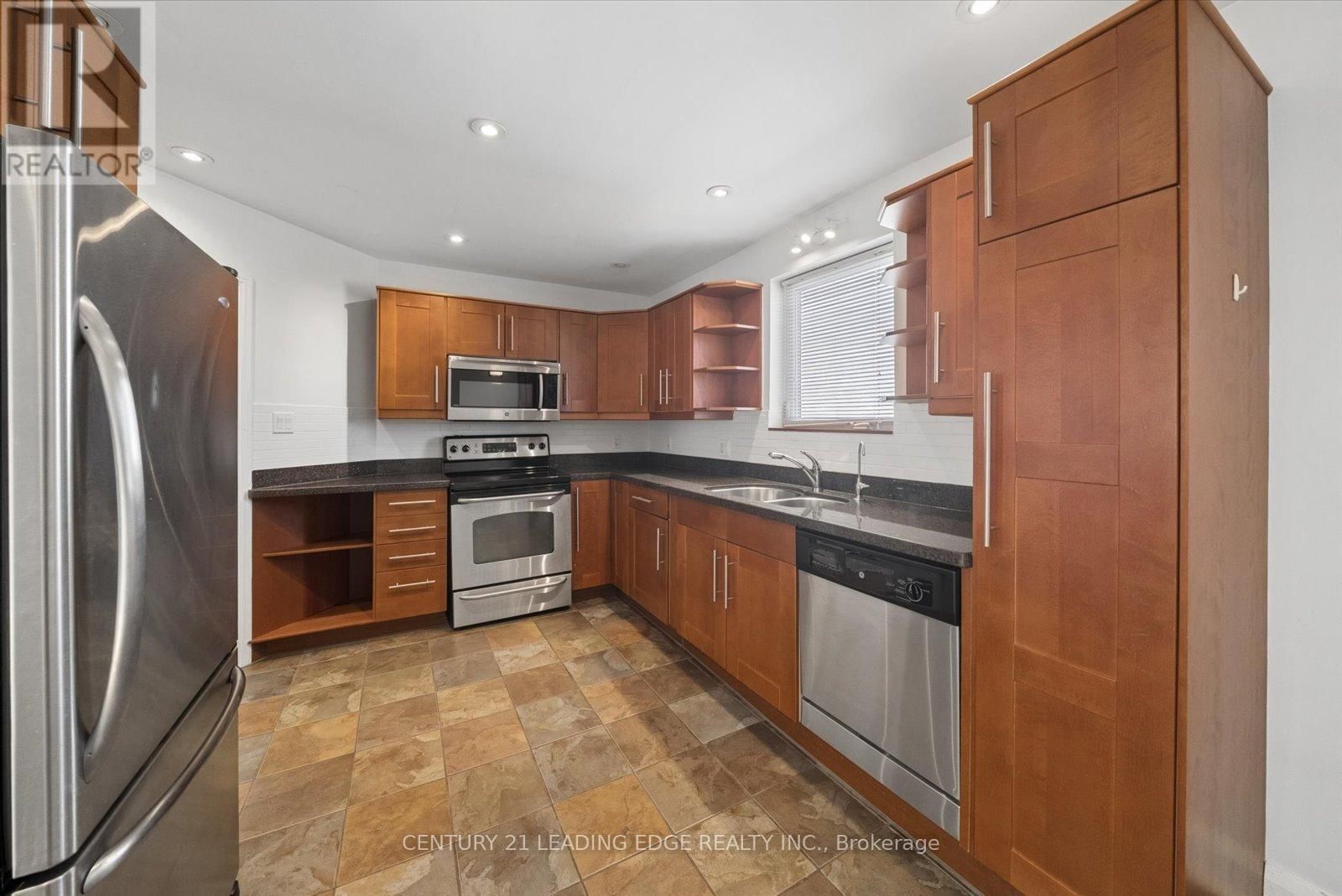 490 ARLINGTON AVENUE Image 11