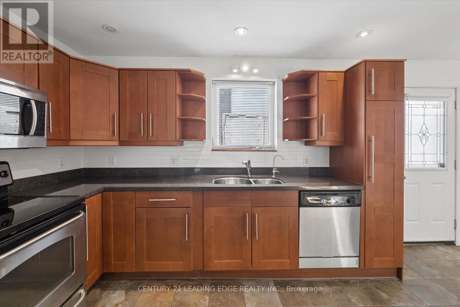 490 ARLINGTON AVENUE Image 15