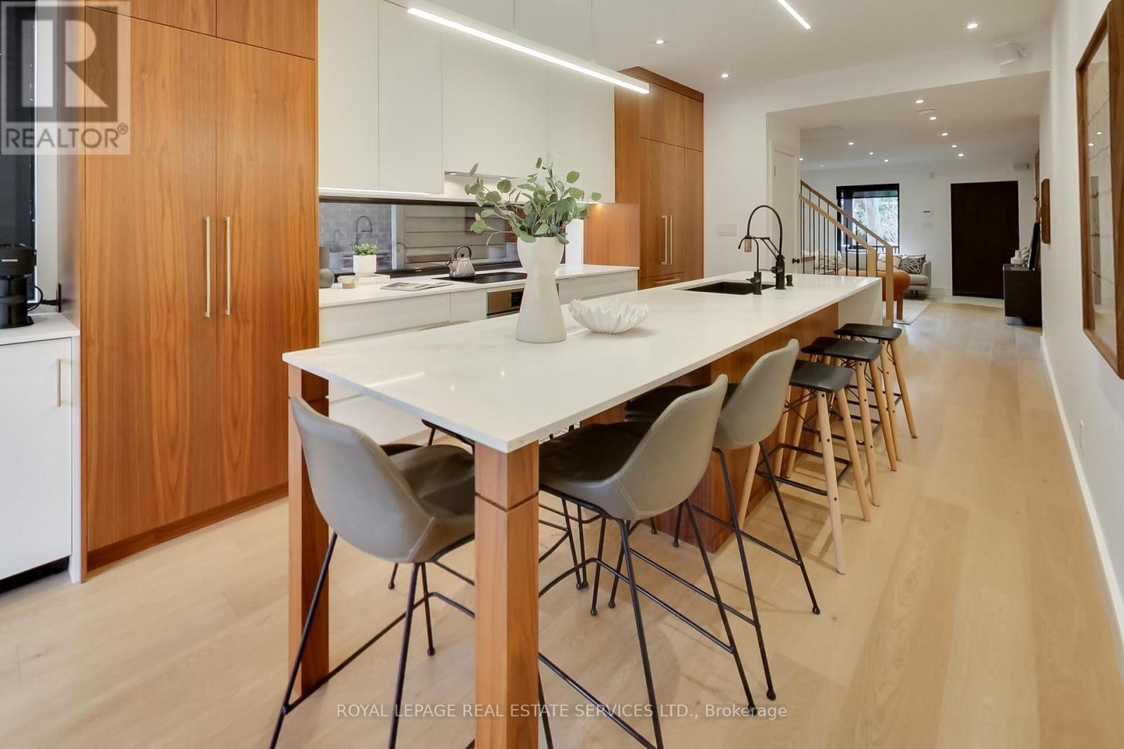 227 HOWLAND AVENUE Image 10