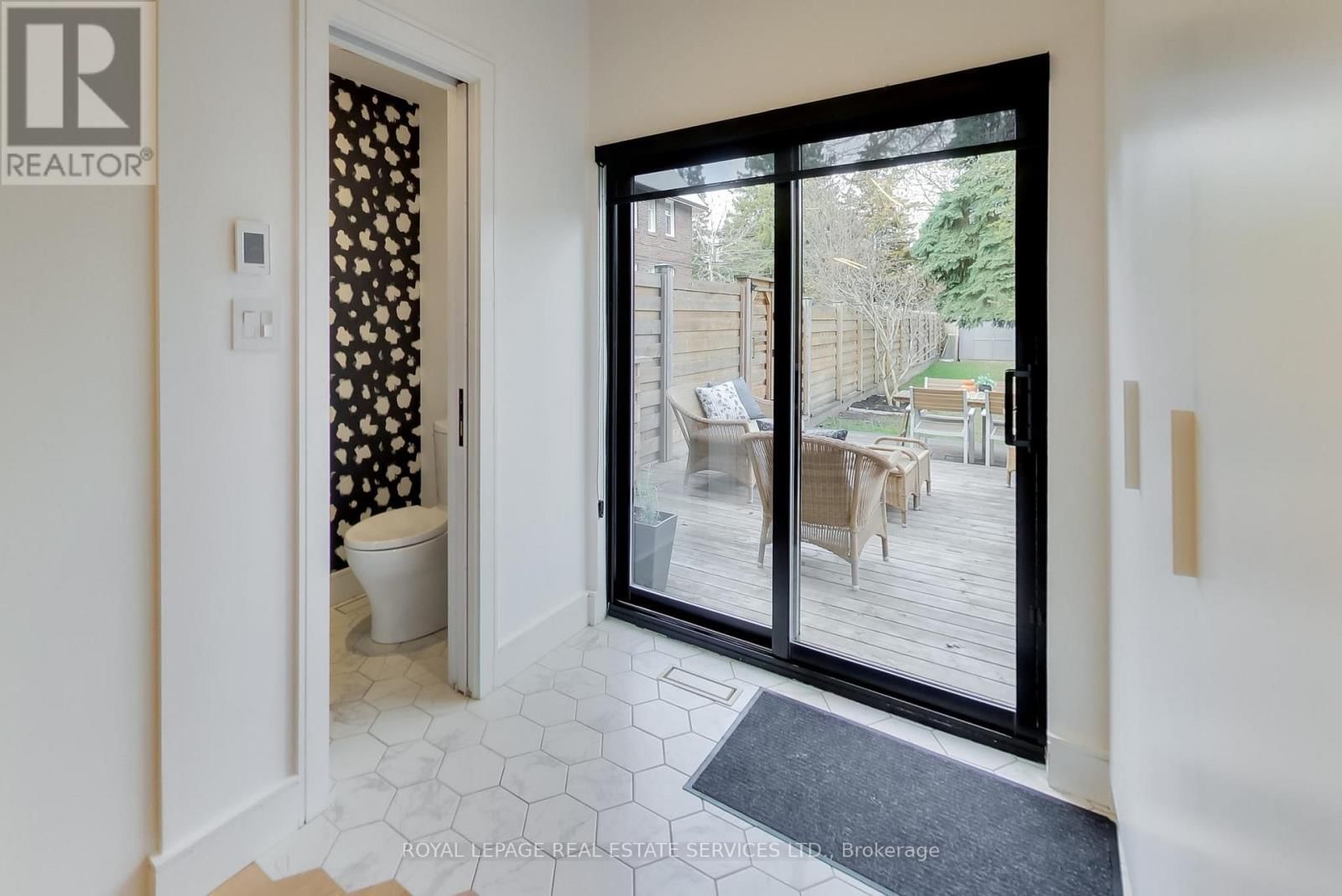 227 HOWLAND AVENUE Image 11