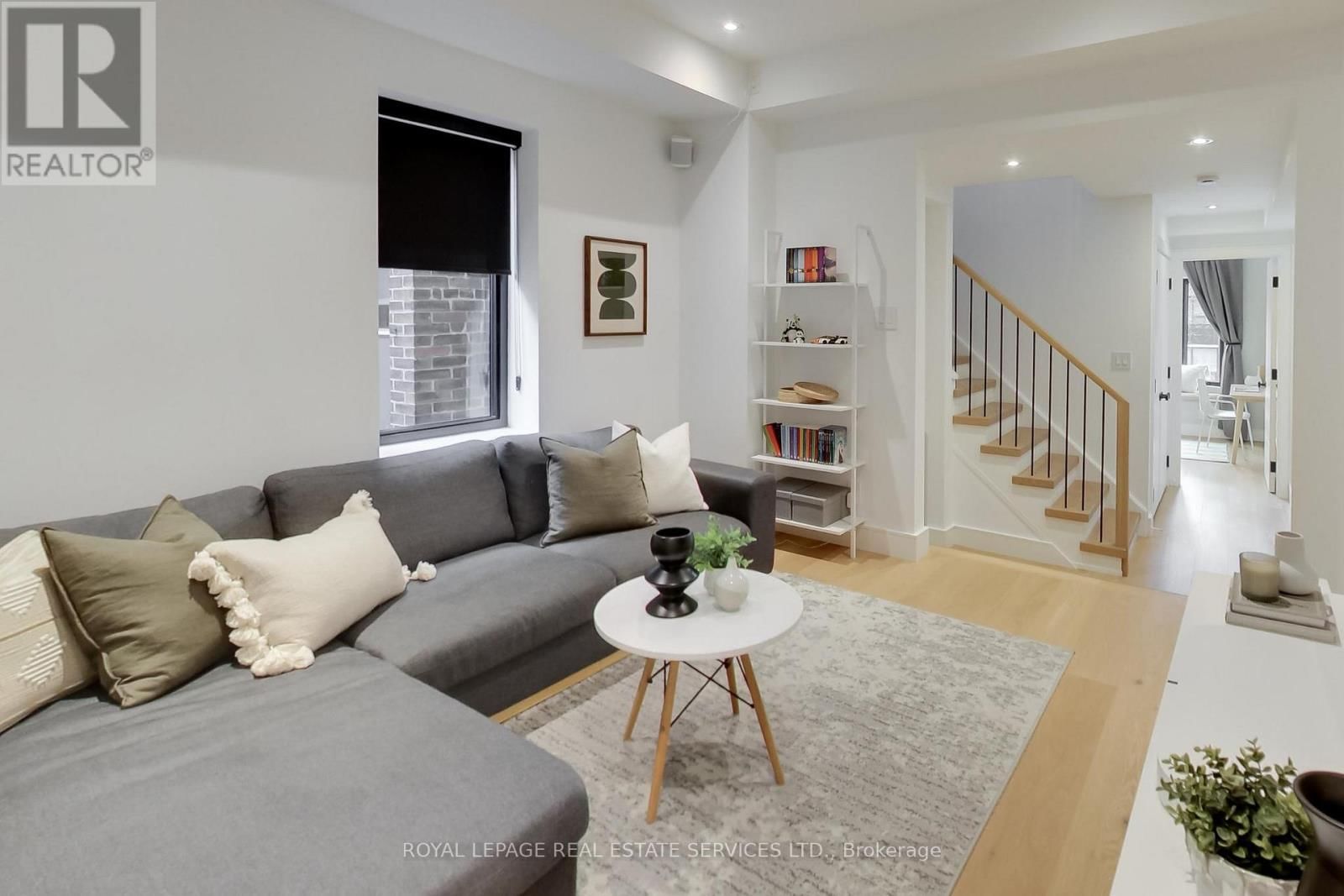 227 HOWLAND AVENUE Image 13