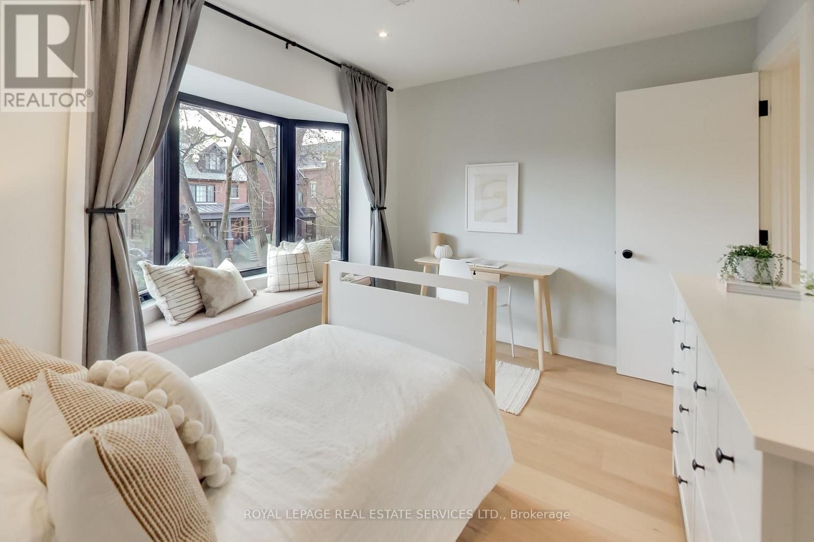 227 HOWLAND AVENUE Image 15