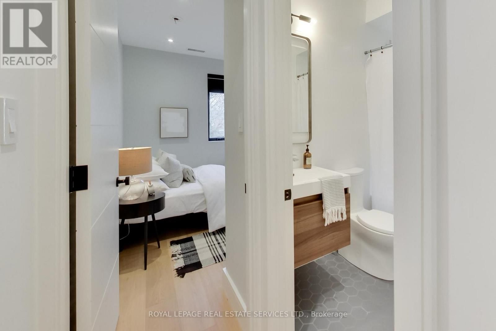 227 HOWLAND AVENUE Image 18