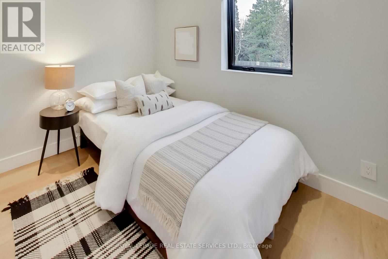 227 HOWLAND AVENUE Image 19