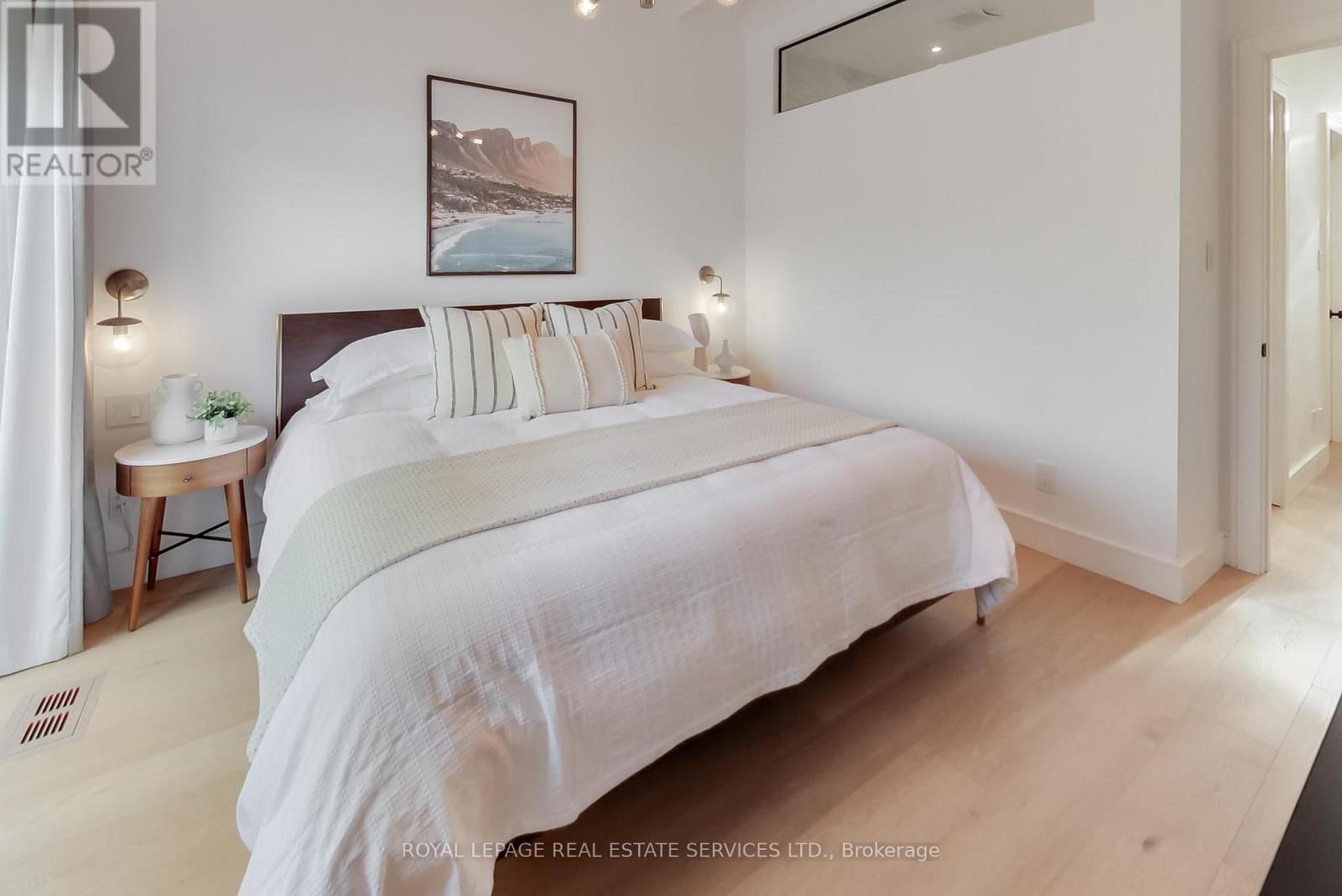 227 HOWLAND AVENUE Image 28