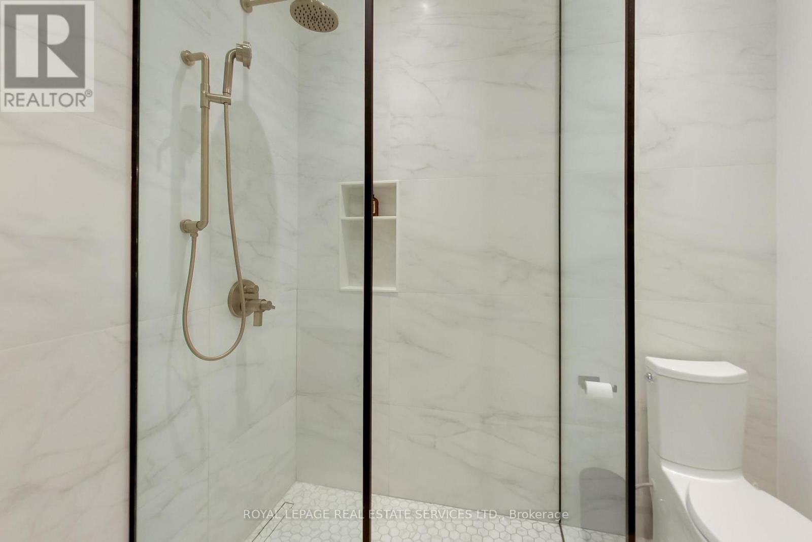 227 HOWLAND AVENUE Image 31