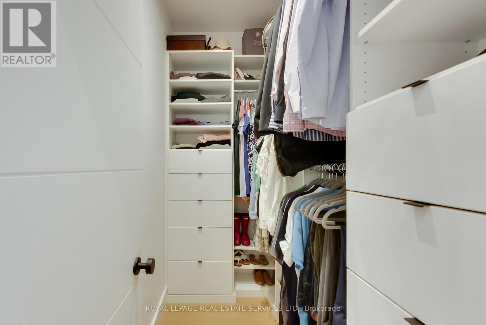 227 HOWLAND AVENUE Image 32